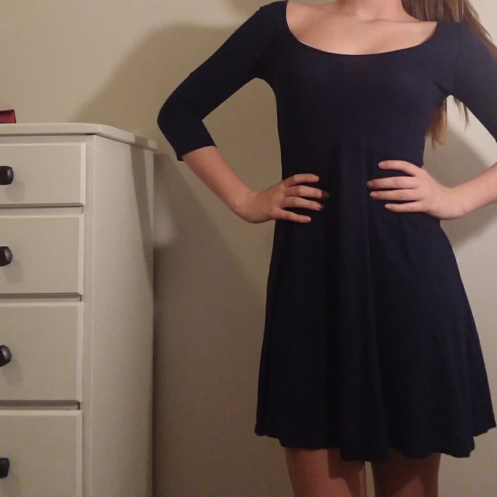 A quarter sleeve dress